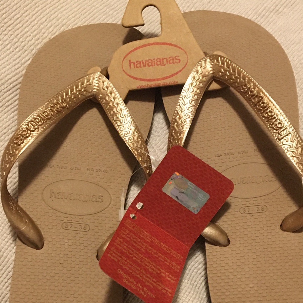 NWTS Rose Gold Havaianas Size 7/8 Wide